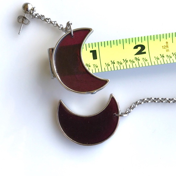 Dark Red resin & glitter crecent moon earrings - Picture 10 of 12